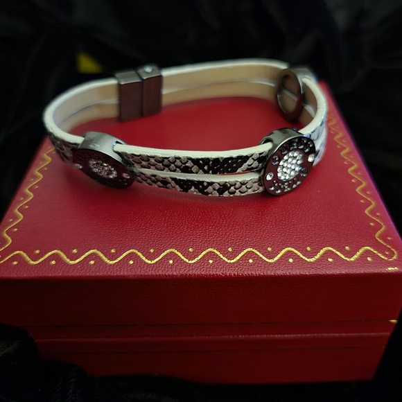 Guess Bracelet with Magnetic Clasp-NWOT - Picture 6 of 7